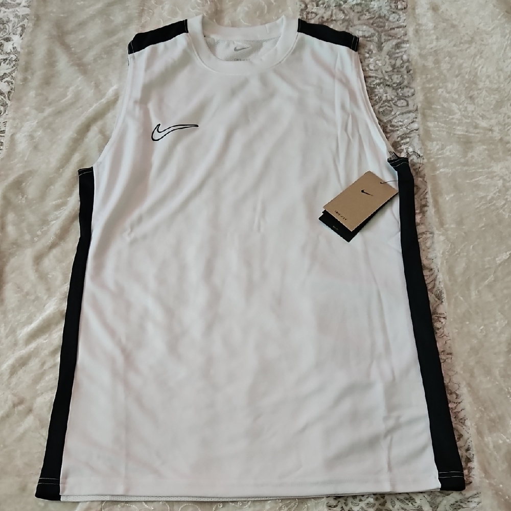 Nike Academy MEDIUM  Soccer Sleeveless Athletic Tank-  PIT 20" ; Length 29"